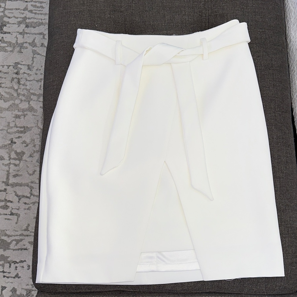 White House Black Market White Pencil Skirt